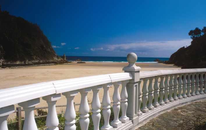Apartamentos Turisticos El Balcon De Llavandes Colombres Luaran gambar